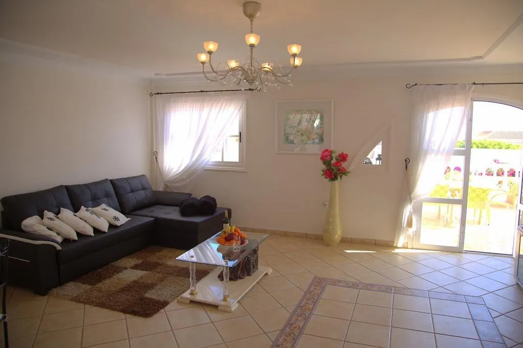 Anvela Villa Callao Salvaje